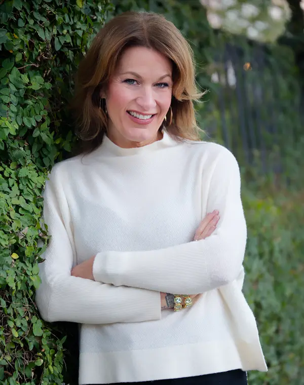 rasa love posing wall of ivy